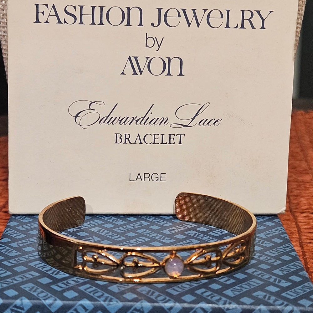 1980 Avon Edwardian Lace Bracelet with Box